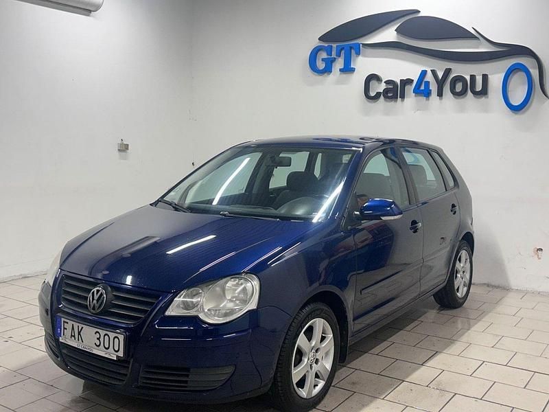 Mörkblå Begagnad 2007 VW Polo Comfortline Halvkombi | 29 500 kr (Marknadspris) - Bild 1/4