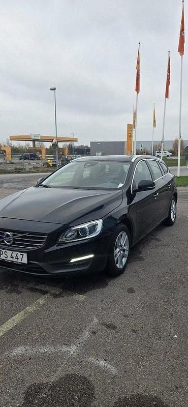 Begagnad 2015 Volvo V60 Kombi | 157 000 kr - Bild 1/4