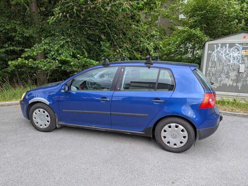 Blå Begagnad 2005 VW Golf IV Trendline Halvkombi | 20 000 kr (Bra pris) - Bild 1/4