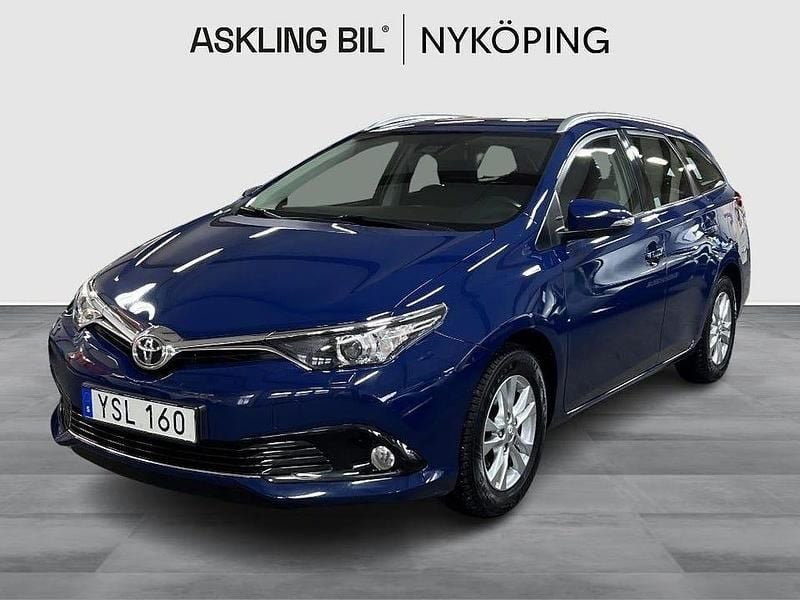 Mörkblå Begagnad 2018 Toyota Auris Touring Sports Active Kombi | 145 000 kr (Marknadspris) - Bild 1/4