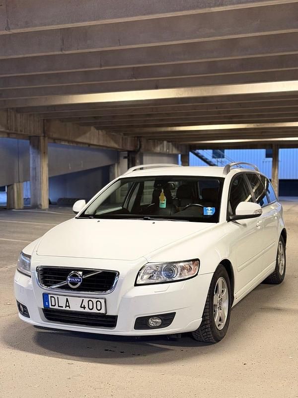 Begagnad 2012 Volvo V50 Kombi | 79 500 kr (Dyr) - Bild 1/4