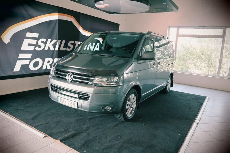 Grå Begagnad 2013 VW Multivan Highline Minibuss | 269 900 kr (Lite dyr) - Bild 1/4