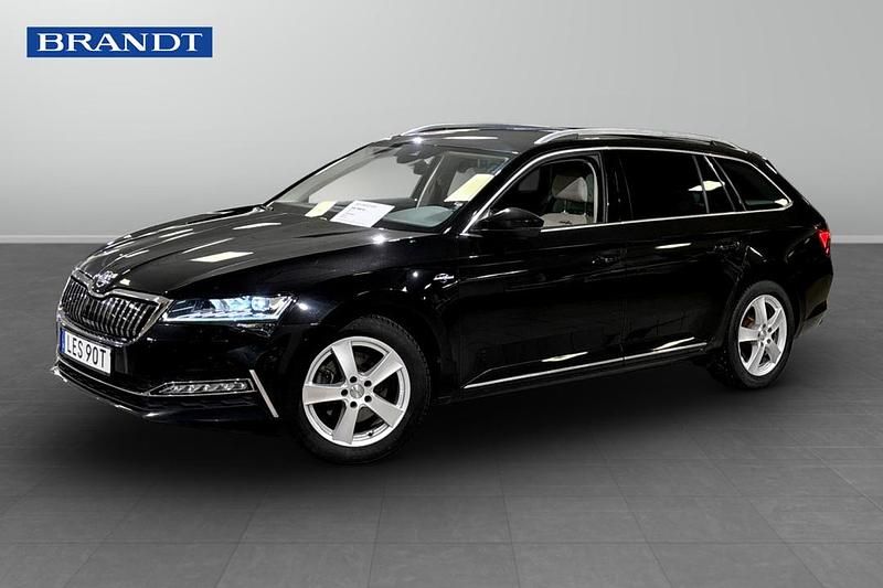 Begagnad Skoda Superb 2020 Svart Kombi
