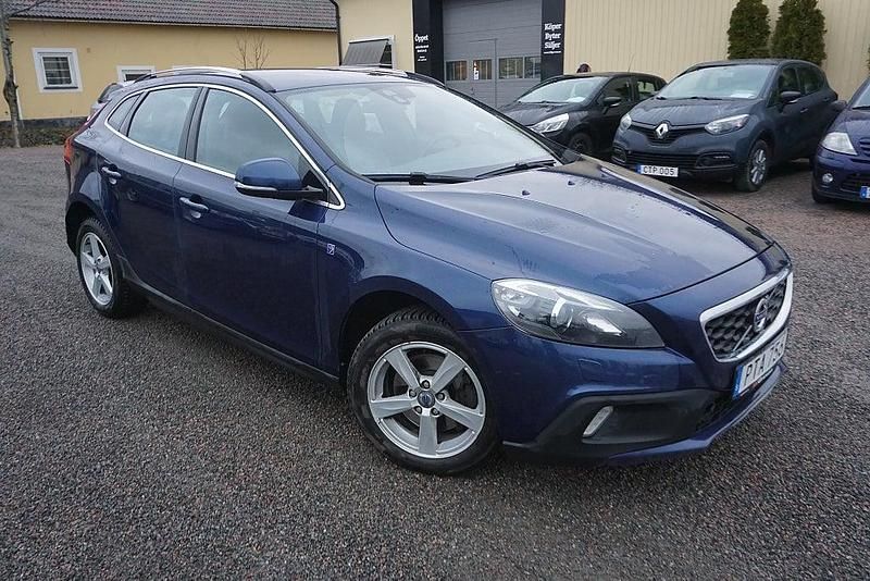 Blå Begagnad 2014 Volvo V40 Ocean Race Halvkombi | 104 900 kr (Lite dyr) - Bild 1/4