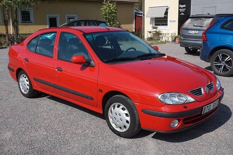 Röd Begagnad 1999 Renault Mégane Sedan | 27 900 kr - Bild 1/4