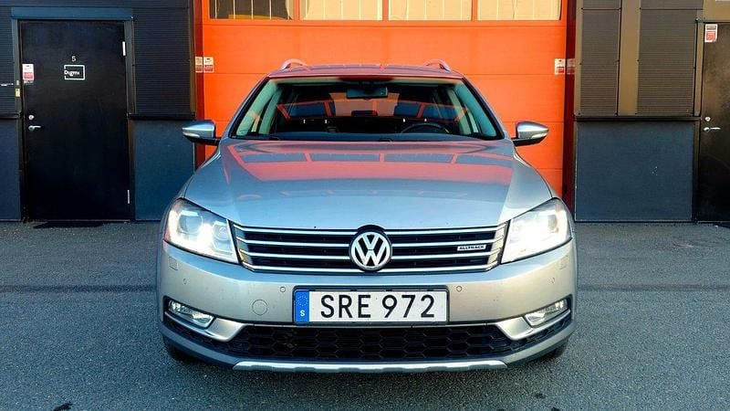 Silver Begagnad 2014 VW Passat Alltrack Kombi | 119 900 kr (Marknadspris) - Bild 1/4
