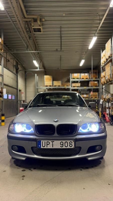 Begagnad 2004 BMW 320 Sedan | 39 000 kr (Marknadspris) - Bild 1/4