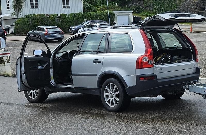 Silver Begagnad 2006 Volvo XC90 Momentum SUV | 60 000 kr (Marknadspris) - Bild 1/4