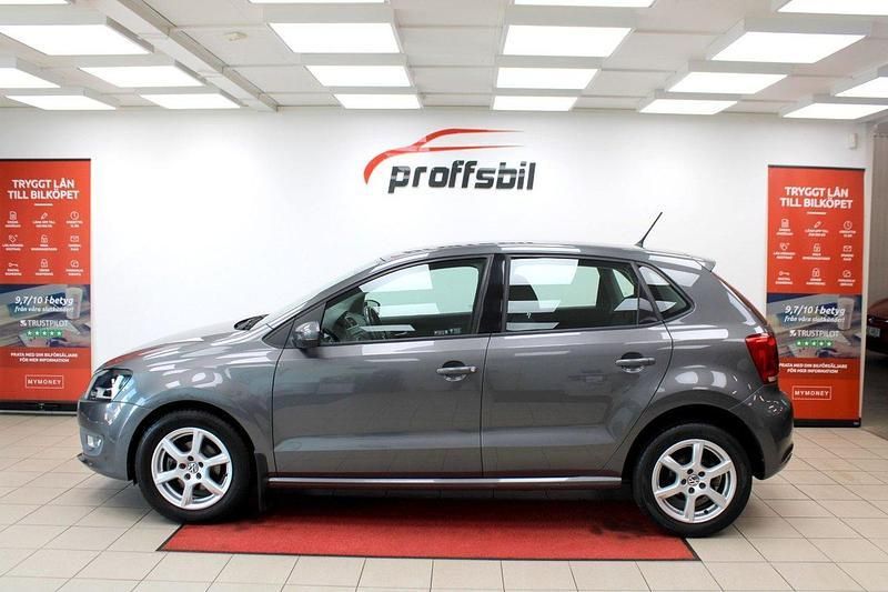 Mörkgrå Begagnad 2010 VW Polo Halvkombi | 104 900 kr (Lite dyr) - Bild 1/4