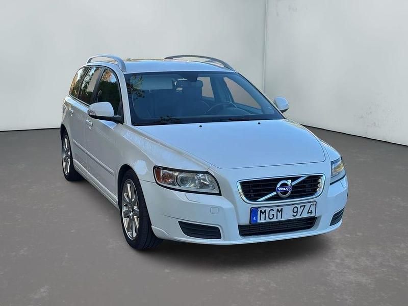 Begagnad Volvo V50 Kinetic 116 HK (85 kW) 2012 Vit Kombi