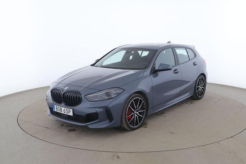 Mörkgrå Begagnad 2021 BMW 128 M Sport Halvkombi | 298 000 kr - Bild 1/3