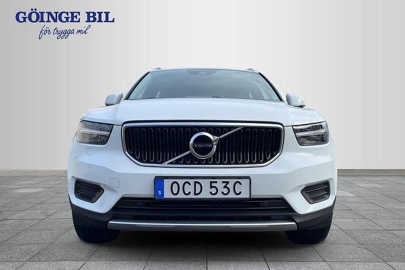 Begagnad Volvo XC40 Momentum 165 HK (121 kW) 2022 Vit SUV