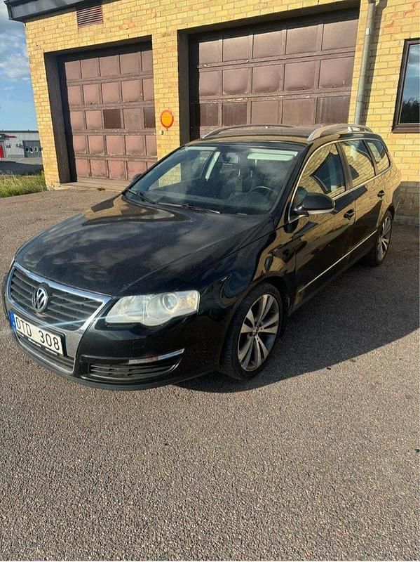 Svart Begagnad 2009 VW Passat Sportline Kombi | 32 000 kr (Superpris) - Bild 1/4