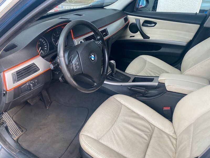 Begagnad BMW 330 232 HK (170 kW) 2006 Mörkblå (mysticblåmetallic) Kombi