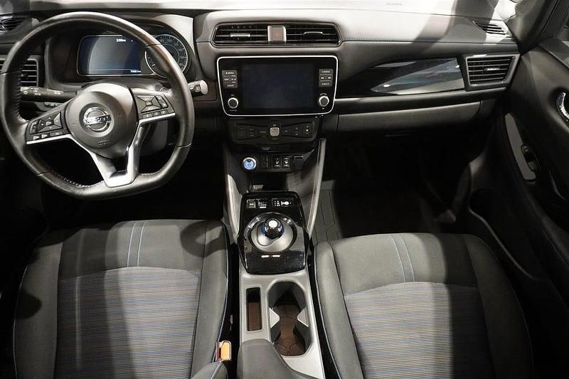 Begagnad Nissan Leaf 360º 160 kW (218 HK) 2021 Grå Halvkombi