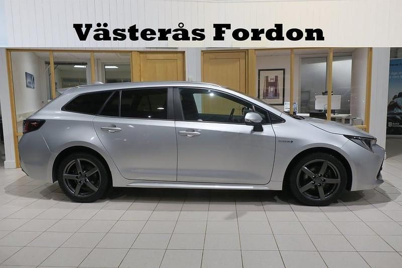 Begagnad Toyota Corolla Style 122 HK (89 kW) 2019 Silver Kombi