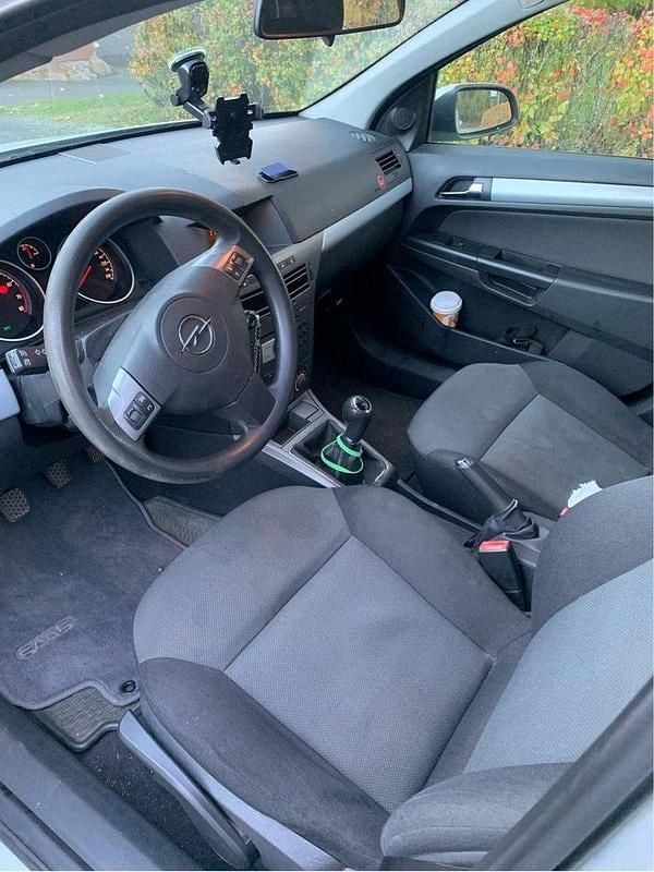 Grå Begagnad 2006 Opel Astra Halvkombi | 14 900 kr (Bra pris) - Bild 1/4