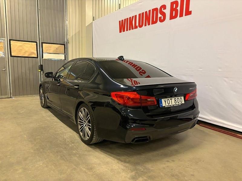Begagnad BMW M550 Shadowline 463 HK (340 kW) 2017 Svart Sedan