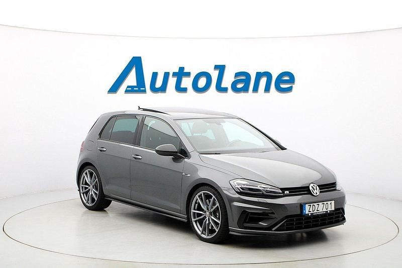 Indium gray metallic Begagnad 2018 VW Golf VII R Halvkombi | 319 900 kr - Bild 1/3