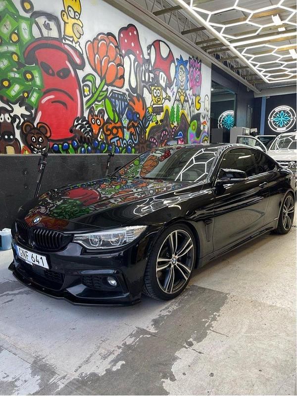 Svart Begagnad 2015 BMW 435 M Sport Sportkupé | 249 000 kr (Dyr) - Bild 1/4