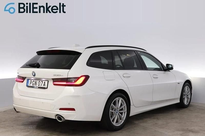 Begagnad BMW 330 295 HK (216 kW) 2023 Vit Kombi