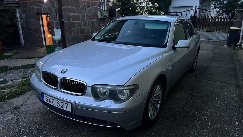 Grå Begagnad 2002 BMW 745 Sedan | 69 000 kr - Bild 1/4