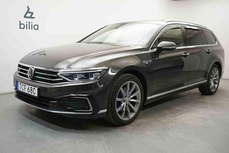 Grå Begagnad 2020 VW Passat GTE Kombi | 189 900 kr (Bra pris) - Bild 1/1