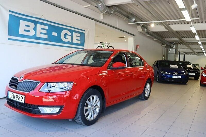 Röd Begagnad 2016 Skoda Octavia Ambition Halvkombi | 109 900 kr - Bild 1/4