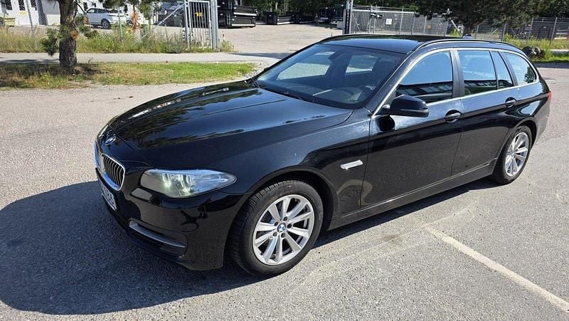 Svart Begagnad 2014 BMW 520 Kombi | 86 000 kr (Superpris) - Bild 1/4