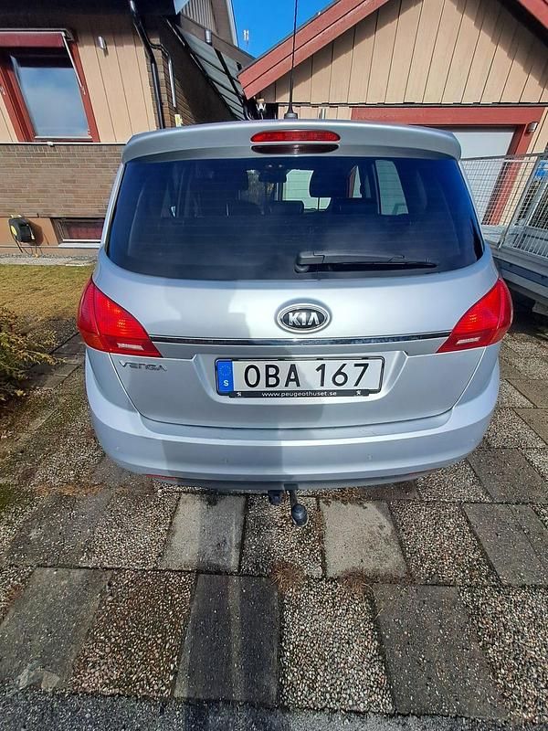 Begagnad Kia Venga 125 HK (91 kW) 2016 Grå Halvkombi