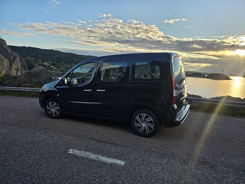 Svart Begagnad 2014 Citroën Berlingo Minibuss | 75 000 kr (Marknadspris) - Bild 1/4