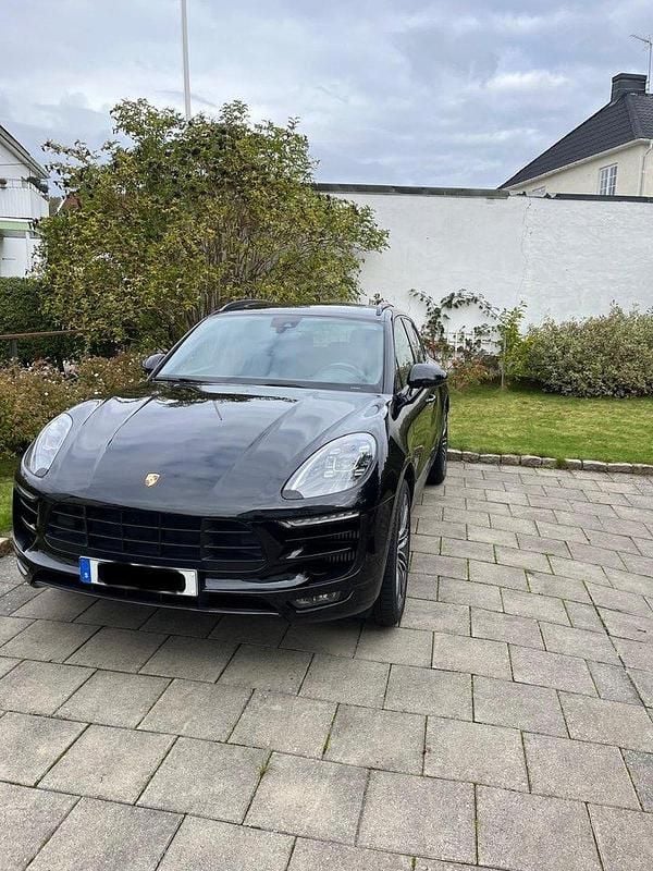 Svart Begagnad 2017 Porsche Macan GTS Sport SUV | 434 000 kr (Marknadspris) - Bild 1/4