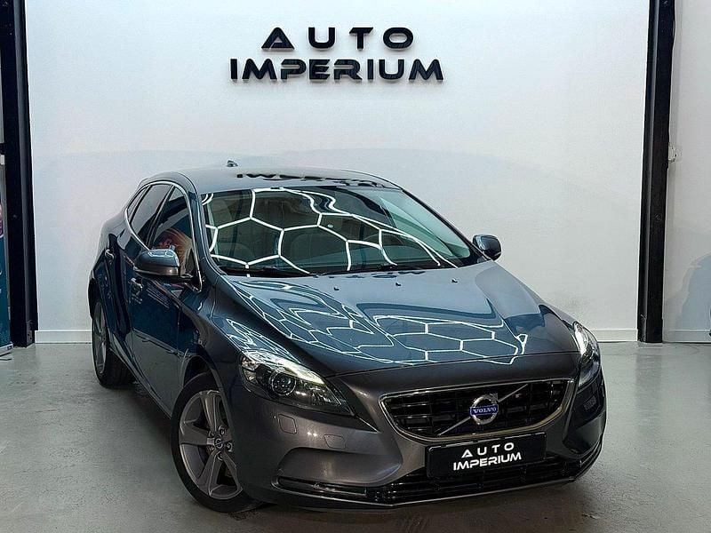 Grå Begagnad 2012 Volvo V40 Momentum Kombi | 149 900 kr (Marknadspris) - Bild 1/4
