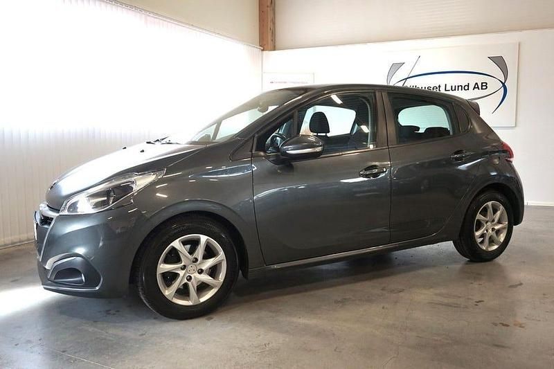 Mörkgrå Begagnad 2015 Peugeot 208 Halvkombi | 99 000 kr (Lite dyr) - Bild 1/4