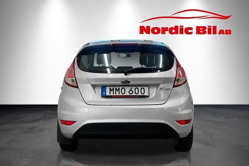 Begagnad Ford Fiesta Trend 81 HK (59 kW) 2014 Grå Halvkombi