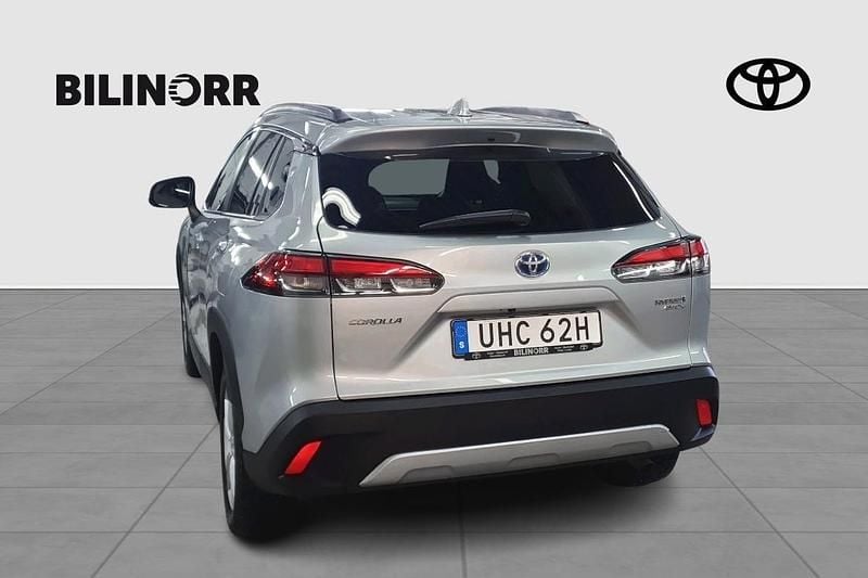 Begagnad Toyota Corolla Cross Style 200 HK (147 kW) 2023 Silver SUV