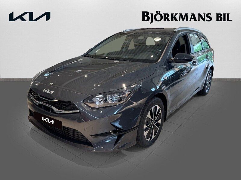 Grå (/h8g/ dark penta metal m) Ny 2025 Kia Ceed Sportswagon Kombi | 299 900 kr (Lite dyr) - Bild 1/4