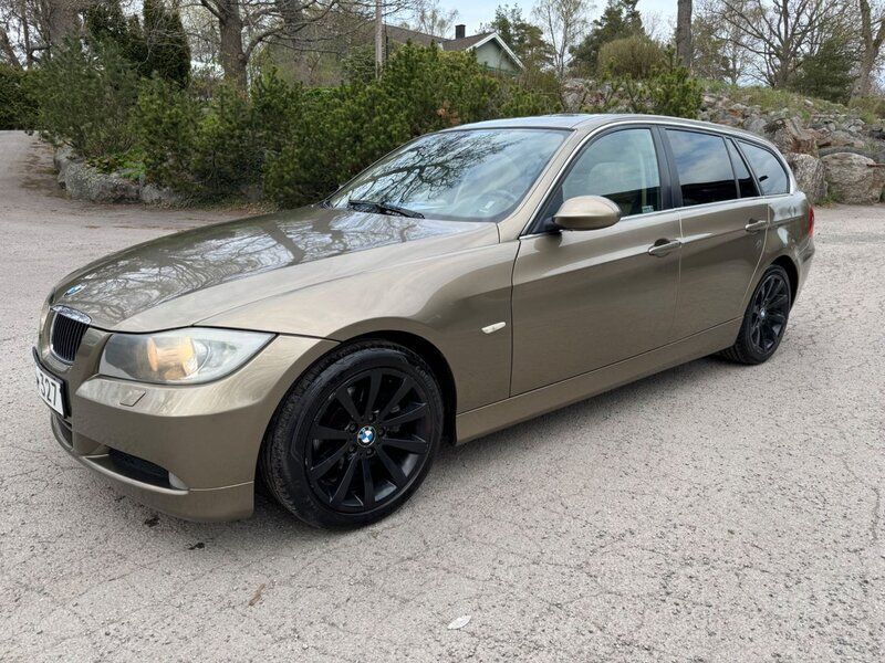 Ljusbrun Begagnad 2005 BMW 325 Comfort Edition Kombi | 68 000 kr (Marknadspris) - Bild 1/4