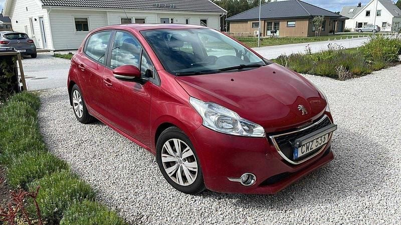 Röd Begagnad 2014 Peugeot 208 Halvkombi | 35 000 kr - Bild 1/1