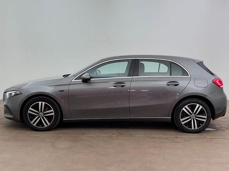 Begagnad Mercedes A250 218 HK (160 kW) 2021 Grå metallic Halvkombi