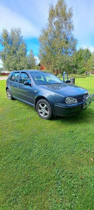 Grå Begagnad 2003 VW Golf IV Halvkombi | 14 700 kr (Marknadspris) - Bild 1/4