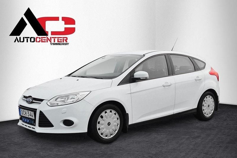 Vit Begagnad 2014 Ford Focus Halvkombi | 74 700 kr (Lite dyr) - Bild 1/4