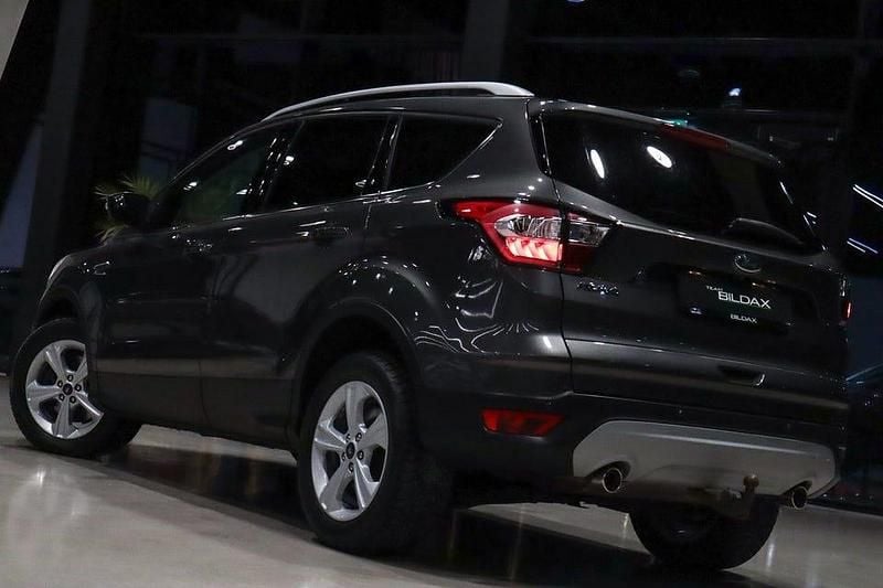 Begagnad Ford Kuga Titanium 120 HK (88 kW) 2017 Grå SUV