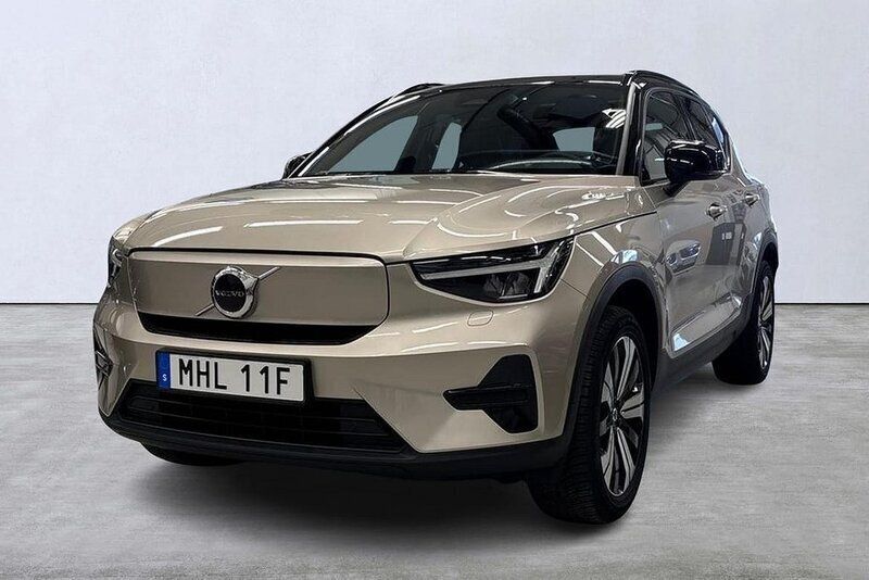 Ljusgrå Begagnad 2022 Volvo XC40 Core SUV | 359 900 kr - Bild 1/4