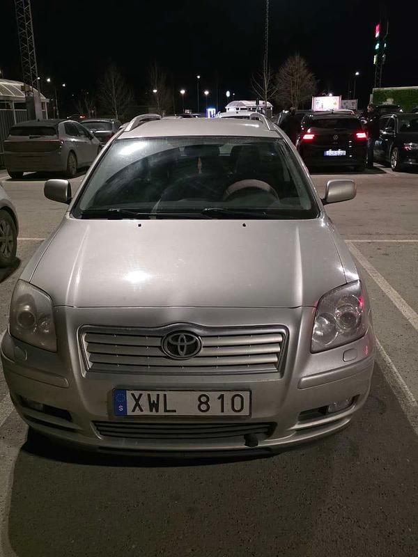 Begagnad 2004 Toyota Avensis Kombi | 10 000 kr (Superpris) - Bild 1/1
