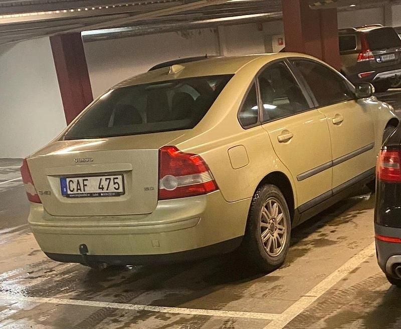 Grön Begagnad 2007 Volvo S40 Kinetic Sedan | 4 000 kr (Superpris) - Bild 1/1