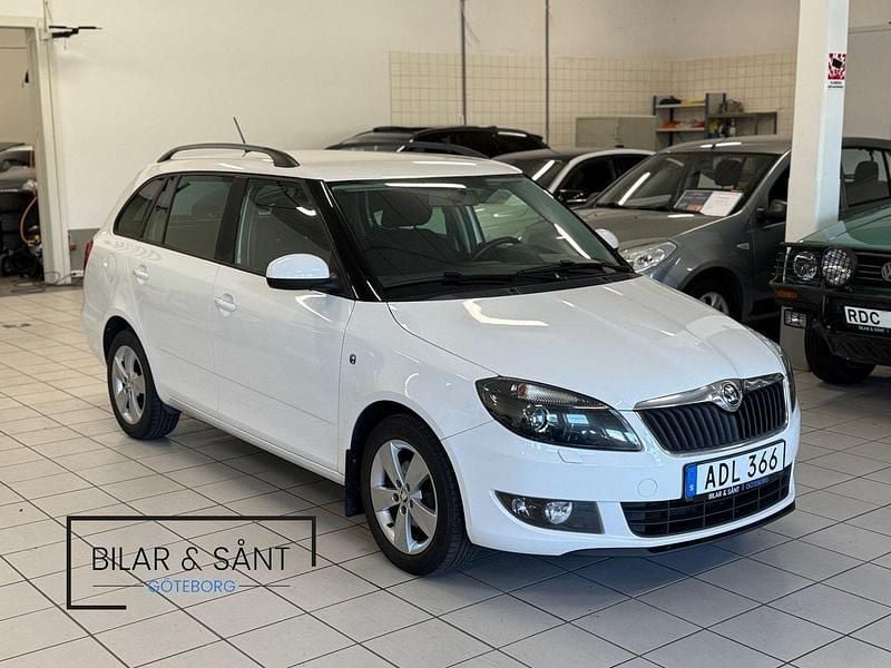 Vit Begagnad 2014 Skoda Fabia Ambiente Kombi | 69 900 kr (Marknadspris) - Bild 1/4