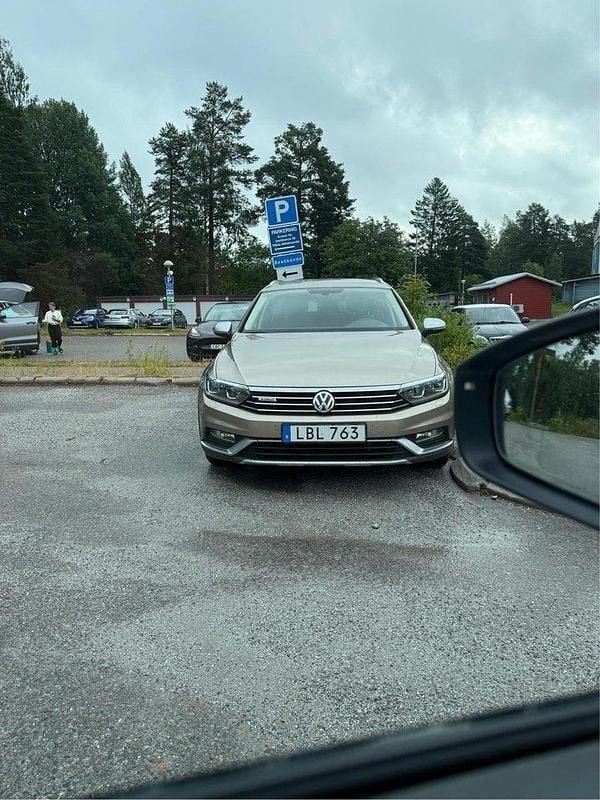 Brun Begagnad 2016 VW Passat Alltrack Kombi | 190 000 kr (Bra pris) - Bild 1/1