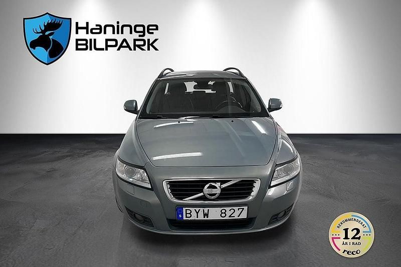 Begagnad Volvo V50 Momentum 116 HK (85 kW) 2011 Ljusblå Kombi