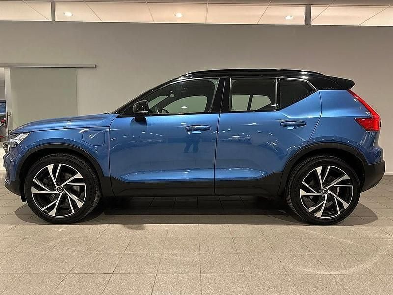 Begagnad Volvo XC40 R-Design 210 HK (154 kW) 2020 Blå SUV